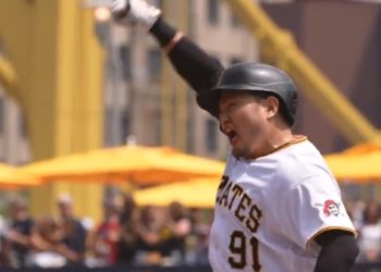 ‘결승타’ 최지만, 화끈한 ‘칼’ 세리머니 화제(영상)