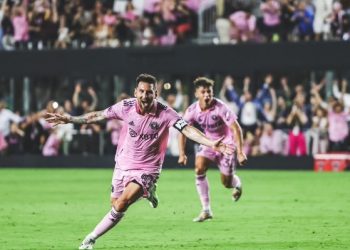 메시, 프리킥 극장골 데뷔..”메시는 메시”(영상)