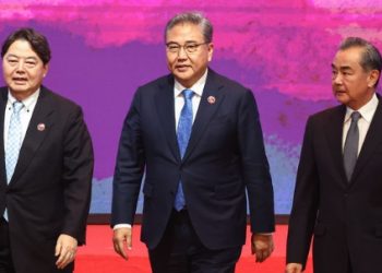 “中왕이, 한중일 고위급 회담 제안”…올해 정상회의 가능