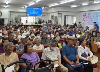 “정보도 없고, 방법도 몰라..답답하기만”..폭염 보다 뜨거웠던 노인아파트 설명회 열기