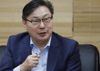 ‘이재명 옹호’ 이화영 부인, 법정서 부부 싸움 초유사태