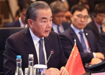 中, 친강 외교부장 해임하고 왕이 전 부장 복귀..무슨 일?