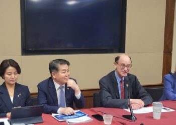 한∙미 의원들 평화협정 촉구..셔먼 “북 핵동결이 해법”