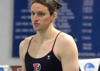 “수술 안한 트랜스젠더 앞에서 옷 벗어야 했다”