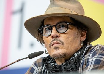 조니 뎁, 호텔서 의식 잃은 채 발견…”상태 심각”