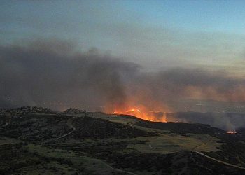 리버사이드서 대규모 산불 급속 확산 중..래빗산불 3천에이커 확대