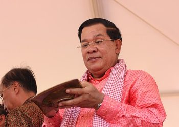 38년 집권 캄보디아 훈 센, 8월 아들에게 총리직 세습