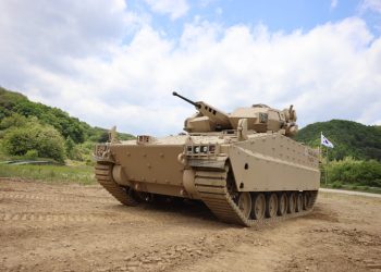 “한화, 호주서 2조원 규모 레드백 장갑차 공급 수주”