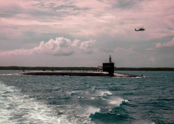 부산 기항 미 전략핵잠수함, 핵무기 실렸을까…군 “확인불가”