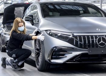 테슬라로 모이는 세계 전기차들…벤츠도 테슬라 슈퍼차저