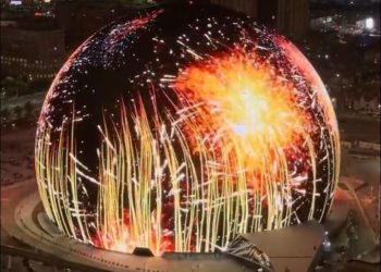 라스베가스 우주선 공연장 “우주에 뜬 지구”(영상)