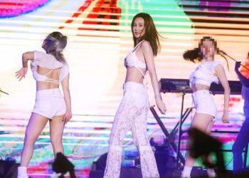 공연 중 바지 찢어져 엉덩이 노출 “언제까지 비웃을래?”