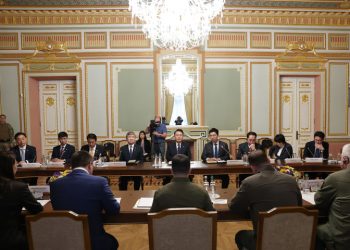 윤석열, 우크라이나 전격 방문…젤렌스키와 정상회담 “군수물자 지원약속”