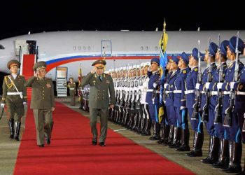 쇼이구 러 국방 평양 도착 “”北과 군사협력 강화…중요한 파트너”