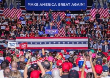 트럼프 내각 44명 중 40명 트럼프 지지 거부