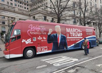 유권자 55% “트럼프, 대선경선 하차해야”..의회난입 사태 기소임박