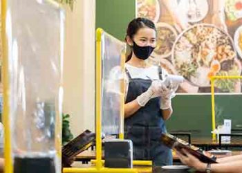 식당들, 왜 팁 문화 못 없애나 “직원 임금 손님에게 떠넘겨”