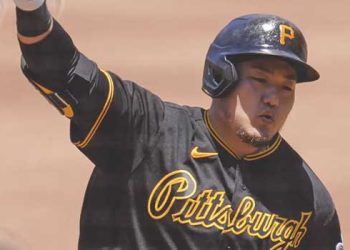 최지만 “홈런으로 팬들 즐겁게 해 기뻐”…강정호·김하성과 사진도