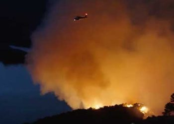 캐스테잌 레이크 ‘드라이 파이어’ 산불 발생(영상)