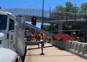 샌페드로 빌보드 철거 중 대형 크레인 붕괴