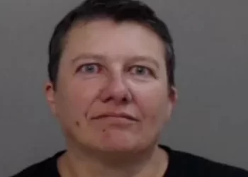 “트럼프는 재앙” 독극물 편지 여성, 21년10개월형