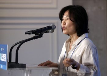 지뢰밭 혁신위 김은경 “남은 수명 비례해 투표권 주자”