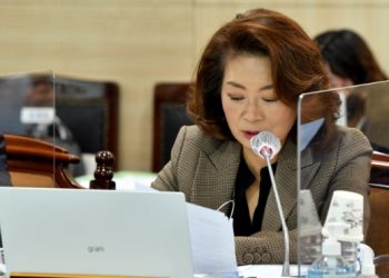 “지금 투표하는 많은 이들, 미래에 살아있지 않아”