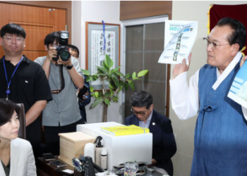 민주당 반발…이해식, “김은경 혁신위원장, 노인회장에 모욕당했다”