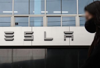 “테슬라, 주행거리 속였다”..집단소송 직면