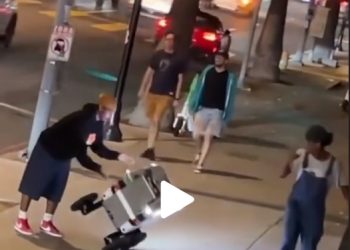 LA서  ‘음식배달 로봇’ 공격 급증(영상)