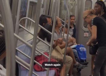 지하철서 아시아계 가족 모욕·폭행..10대 소녀들 수배(영상)