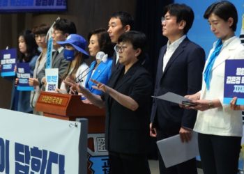 혁신안에 둘로 쪼개진 민주…”혁신위 폭탄 던지고 떠나”