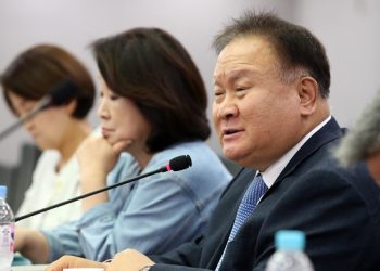 이상민 “이재명 맹종그룹…곰팡이 같은 부류”