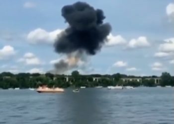 미시건주 에어쇼 공연 중 미그기 추락(영상)