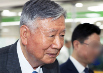 [화제]고향사람에 1400억 이어 동창 10명에 1억씩