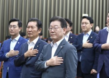 민주당 폭발직전…의총서 대표·지도부 총사퇴 주장