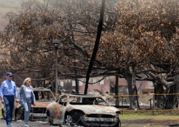 바이든, 산불 발생 13일 만에 하와이 찾아