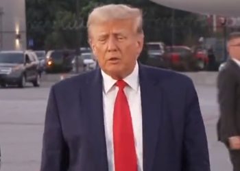 구치소 출석 트럼프, 20분 만에 보석 석방(영상)