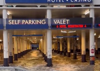 라스베가스 도심 홍수 구조작업, 디트로이트 공항 침수…중서부 폭우(영상)