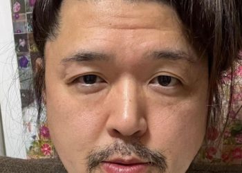 ‘기부천사’ 유부남 가수, 팬과 불륜·임신..팬들 충격