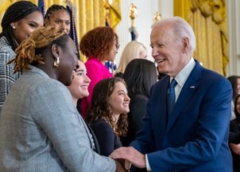 바이든 ‘흑인혐오’ 총격사건 비난…”백인우월주의 설 곳 없어”