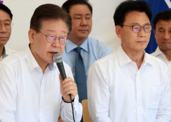 이재명 단식에 민주 또 내분…비명 “정신 못 차려”