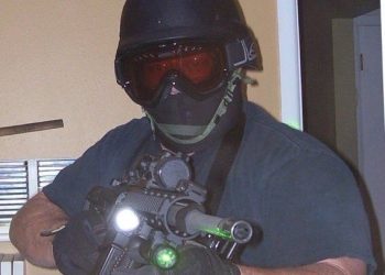 바이든 대통령 암살 위협 남성, FBI 총격 사망