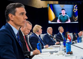 “우크라, 영토 포기하면 나토 가입”..나토측 첫 언급