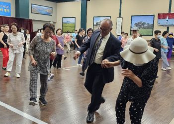 LA시 노인국장, 한인타운 시니어 센터 방문