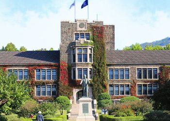 자기 수업 들은 딸에 A+ 학점 준 연세대 교수