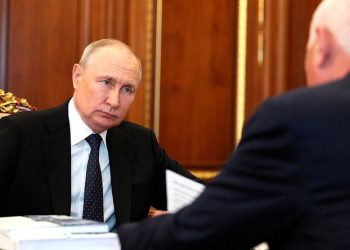 푸틴 “”프로리프 T-90 전차, 자폭 드론  생산 늘려야”