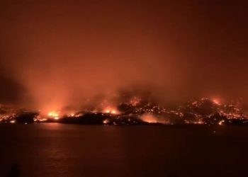 캐나다 산불 1000개 활활…3만 가구 대피령