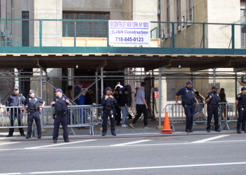 트럼프, 오늘 구치소 출두 머그샷 촬영….”웃을까 말까” 도박도