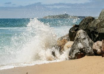 “캘리포니아 파도 갈수록 거세고 높아져”…20년전 보다 4미터 높아